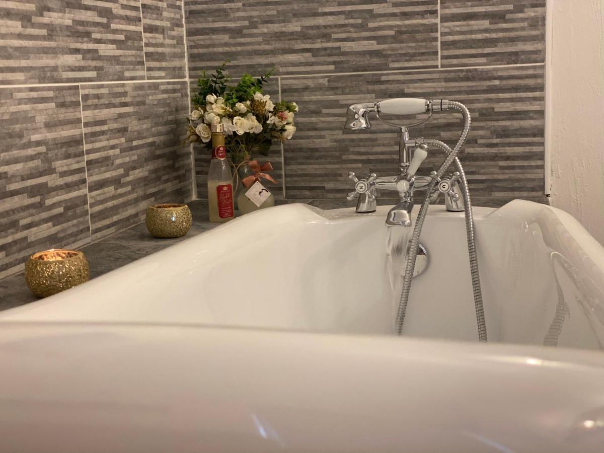 Beautiful Secluded Farmhouse With Hot Tub Villa Barmouth Esterno foto