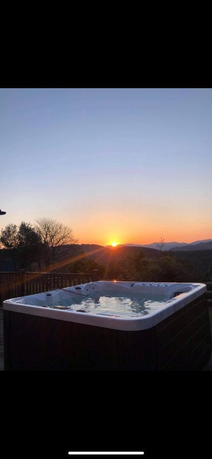 Beautiful Secluded Farmhouse With Hot Tub Villa Barmouth Esterno foto