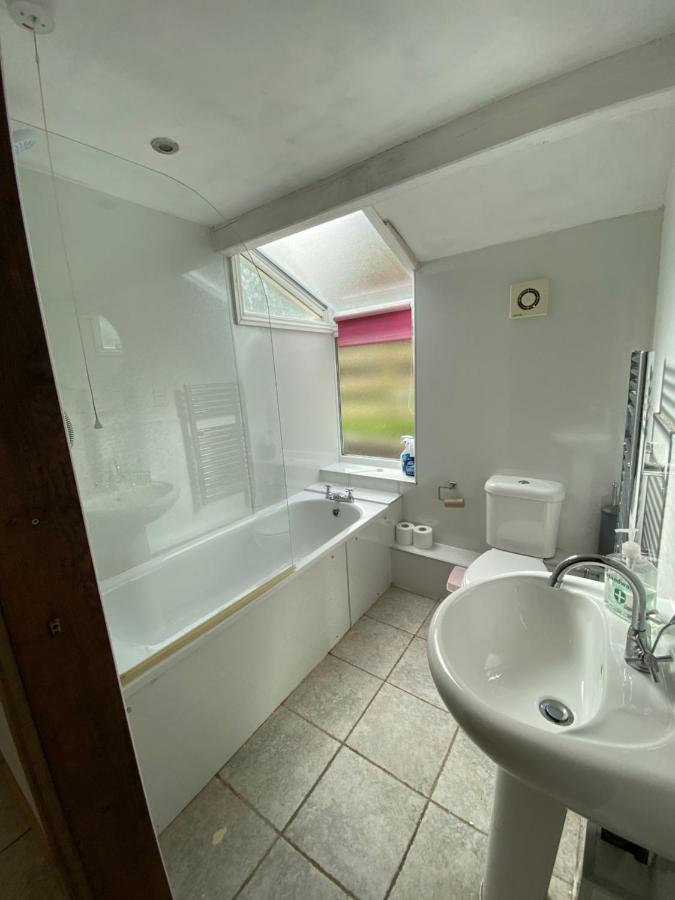 Beautiful Secluded Farmhouse With Hot Tub Villa Barmouth Esterno foto