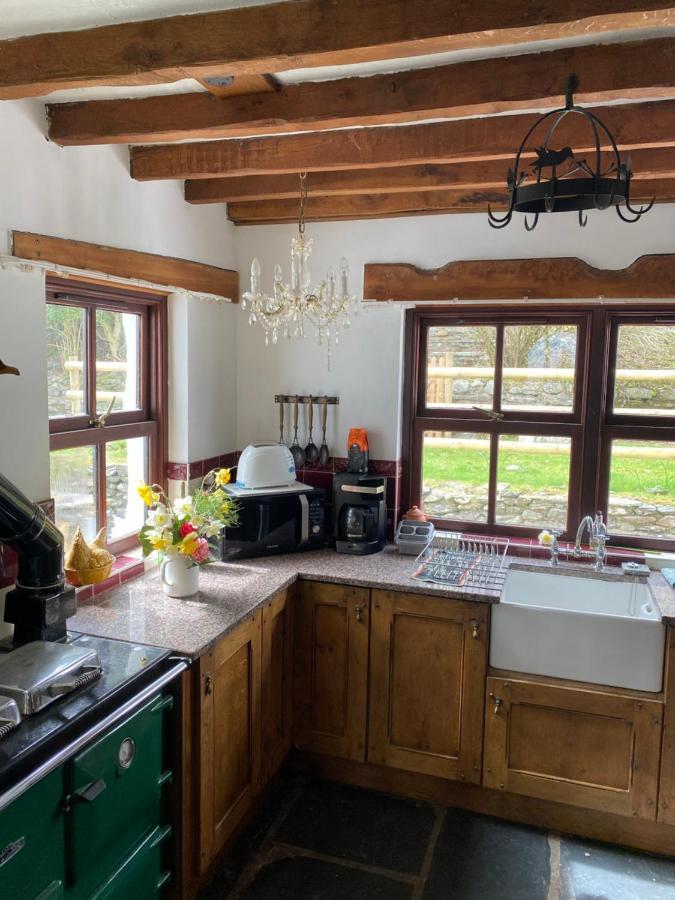 Beautiful Secluded Farmhouse With Hot Tub Villa Barmouth Esterno foto